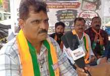 एससी आरक्षण वाचवण्यासाठी पुणे जिल्हाधिकारी कार्यालयासमोर आमरण उपोषण